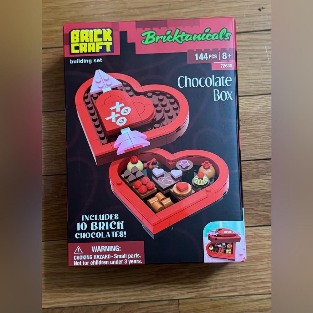 NWT Brickcraft Heart Chocolate Box Building Set - Red and Brown